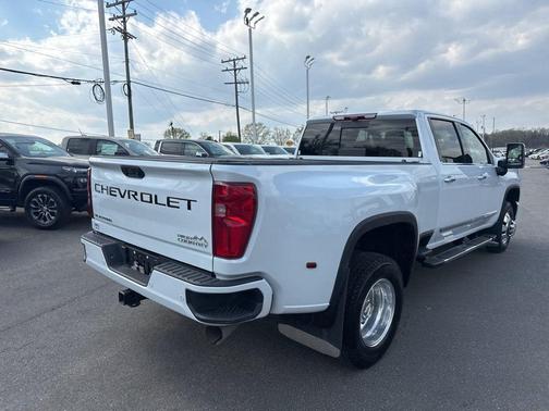 Polar White Tricoat 2026 Chevrolet Silverado 3500 High Country