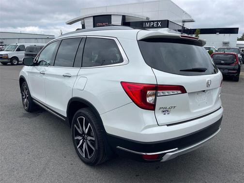 2022 Honda Pilot Touring 8-Passenger