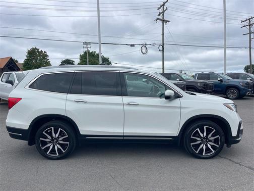 2022 Honda Pilot Touring 8-Passenger