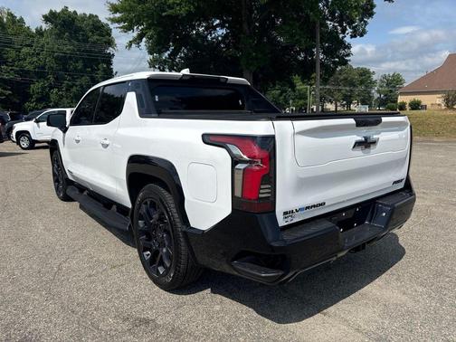 Summit White 2025 Chevrolet Silverado EV RST