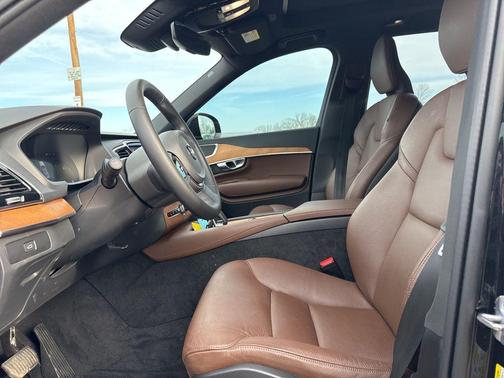 2024 Volvo XC90 B5 Plus Bright Theme