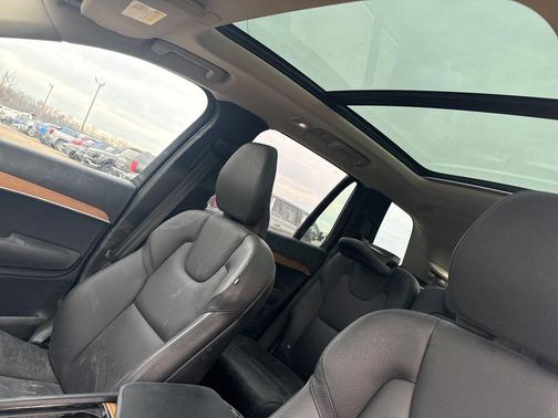 2024 Volvo XC90 B5 Plus Bright Theme