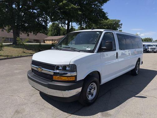 Summit White 2025 Chevrolet Express 3500 RWD 3500 Extended Wheelbase LT