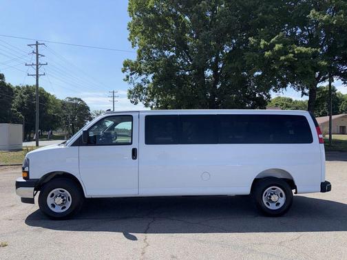 Summit White 2025 Chevrolet Express 3500 RWD 3500 Extended Wheelbase LT