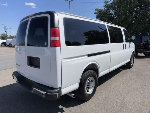 Summit White 2025 Chevrolet Express 3500 RWD 3500 Extended Wheelbase LT