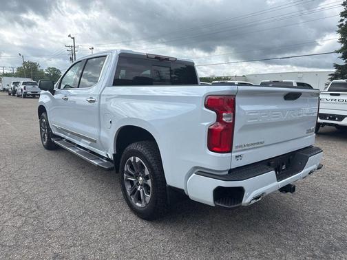Polar White Tricoat 2026 Chevrolet Silverado 1500 High Country