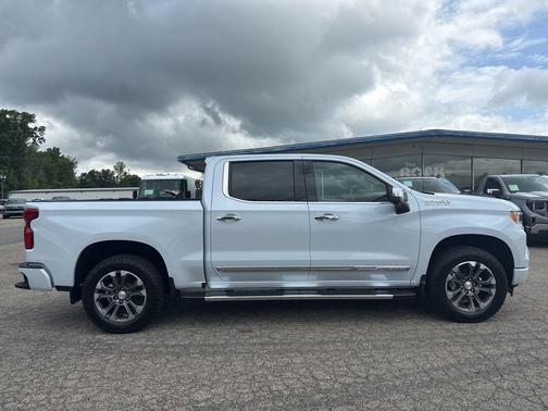 Polar White Tricoat 2026 Chevrolet Silverado 1500 High Country
