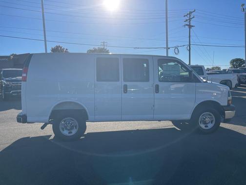 2025 Chevrolet Express 2500 RWD 2500 Regular Wheelbase WT