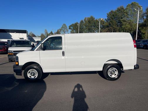 2025 Chevrolet Express 2500 RWD 2500 Regular Wheelbase WT