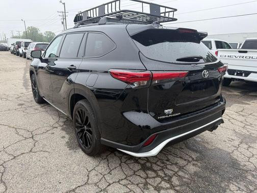 Midnight Black Metallic 2023 Toyota Highlander XSE