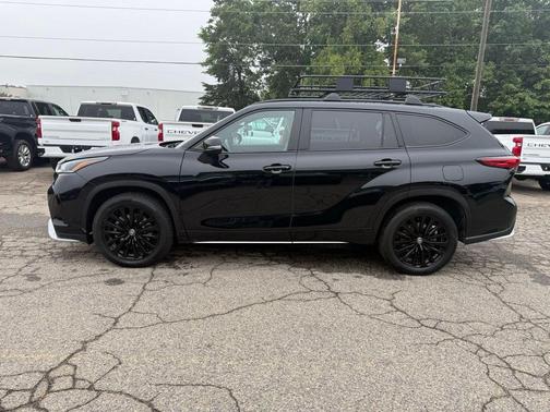 Midnight Black Metallic 2023 Toyota Highlander XSE