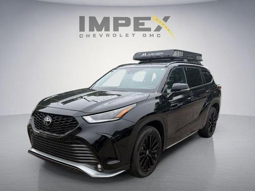 Midnight Black Metallic 2023 Toyota Highlander XSE