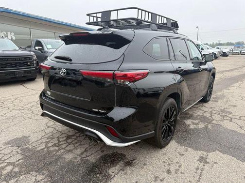 Midnight Black Metallic 2023 Toyota Highlander XSE