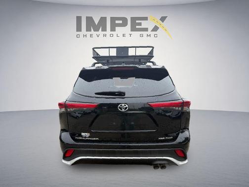 Midnight Black Metallic 2023 Toyota Highlander XSE