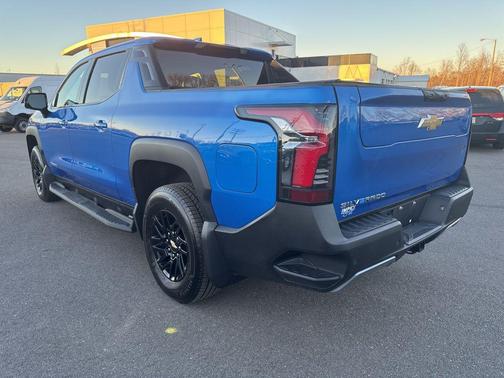 2025 Chevrolet Silverado EV LT