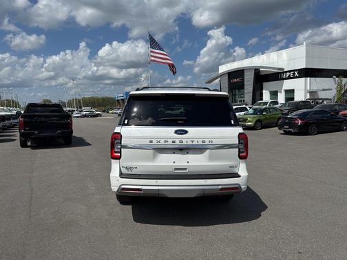Star White Metallic Tri-Coat 2024 Ford Expedition Max Platinum