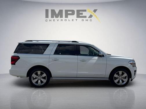 Star White Metallic Tri-Coat 2024 Ford Expedition Max Platinum