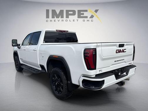 Summit White 2024 GMC Sierra 2500 AT4