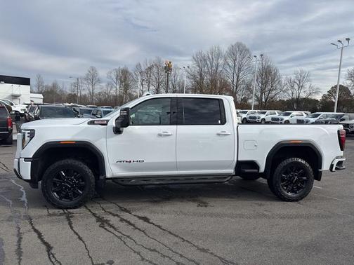 Summit White 2024 GMC Sierra 2500 AT4