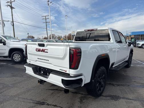 Summit White 2024 GMC Sierra 2500 AT4