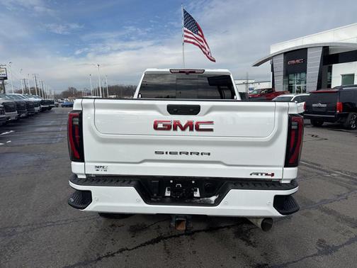 Summit White 2024 GMC Sierra 2500 AT4