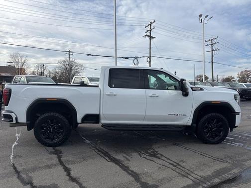 Summit White 2024 GMC Sierra 2500 AT4