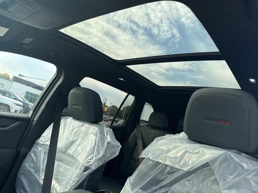 2025 GMC Acadia AWD AT4