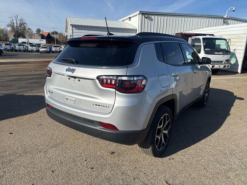 Silver Zynith Metallic Clearcoat 2025 Jeep Compass Limited
