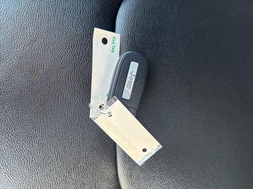 Silver Zynith Metallic Clearcoat 2025 Jeep Compass Limited