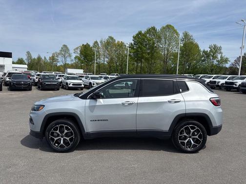 Silver Zynith Metallic Clearcoat 2025 Jeep Compass Limited