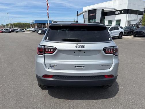Silver Zynith Metallic Clearcoat 2025 Jeep Compass Limited