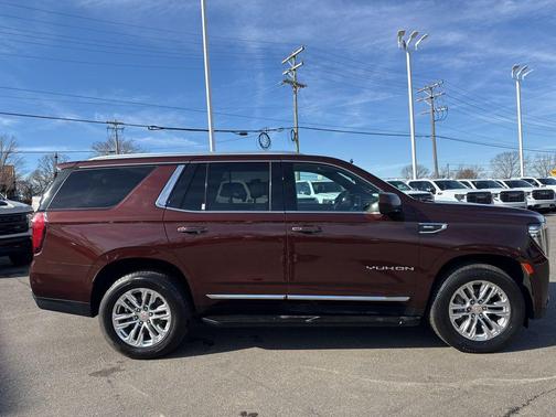 2023 GMC Yukon SLT