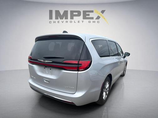 Silver Mist Clearcoat 2026 Chrysler Pacifica Limited