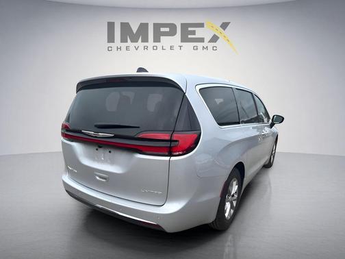 Silver Mist Clearcoat 2026 Chrysler Pacifica Limited
