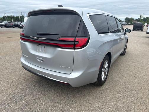 Silver Mist Clearcoat 2026 Chrysler Pacifica Limited
