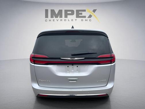 Silver Mist Clearcoat 2026 Chrysler Pacifica Limited