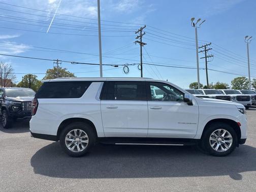 White 2023 Chevrolet Suburban Premier