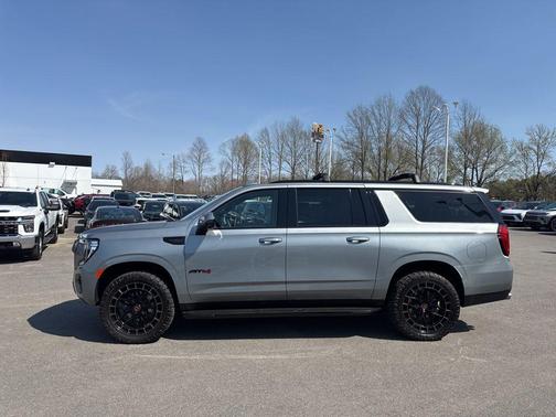 2024 GMC Yukon XL 4WD AT4