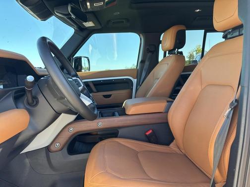 2024 Land Rover Defender 110 P300