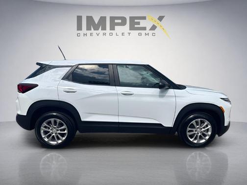 Summit White 2026 Chevrolet Trailblazer LS