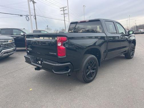 2025 Chevrolet Silverado 1500 Custom