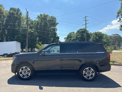 Agate Black Metallic 2025 Ford Expedition Active