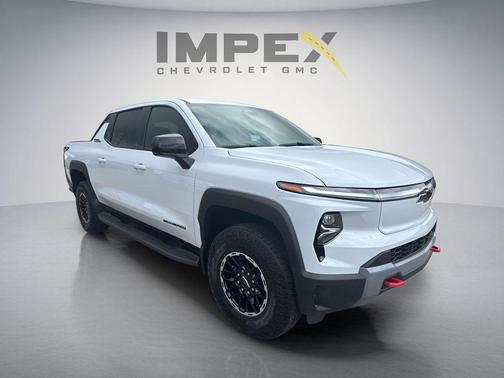 Polar White Tricoat 2026 Chevrolet Silverado EV Trail Boss - Extended Range 4WD