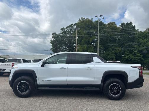 Polar White Tricoat 2026 Chevrolet Silverado EV Trail Boss - Extended Range 4WD
