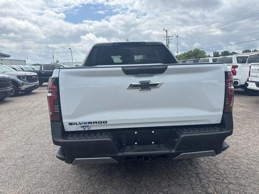 Polar White Tricoat 2026 Chevrolet Silverado EV Trail Boss - Extended Range 4WD