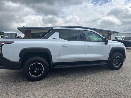 Polar White Tricoat 2026 Chevrolet Silverado EV Trail Boss - Extended Range 4WD