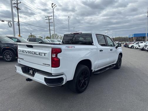 Summit White 2024 Chevrolet Silverado 1500 Custom