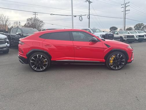 2019 Lamborghini Urus Base