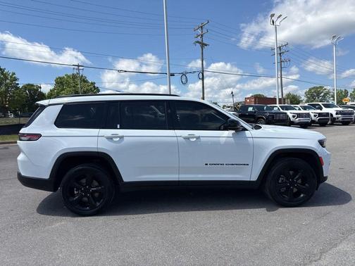 Bright White Clearcoat 2024 Jeep Grand Cherokee L Altitude