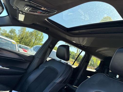 Bright White Clearcoat 2024 Jeep Grand Cherokee L Altitude